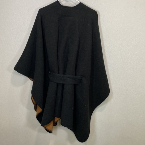 Torrid wrap‎ blanket with waist tie - Picture 3 of 5